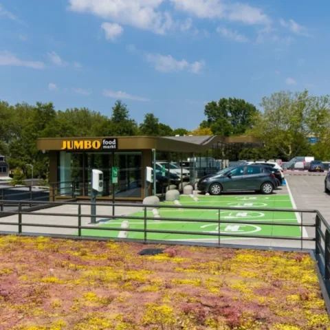 Laadpalen elektrische auto’s service in Winkelcentrum Sterrenburg in Dordrecht
