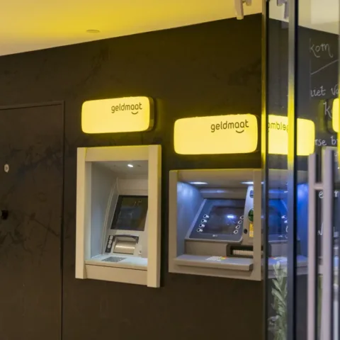Pinautomaat service in Winkelcentrum Sterrenburg in Dordrecht