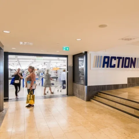 Vooraanzicht Action in winkelcentrum Sterrenburg in Dordrecht