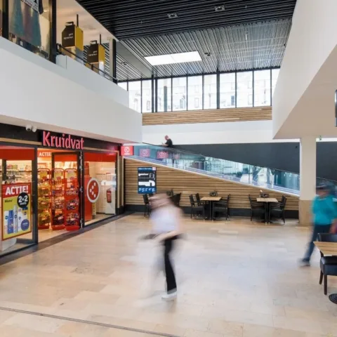 Vooraanzicht Kruidvat in winkelcentrum Sterrenburg in Dordrecht